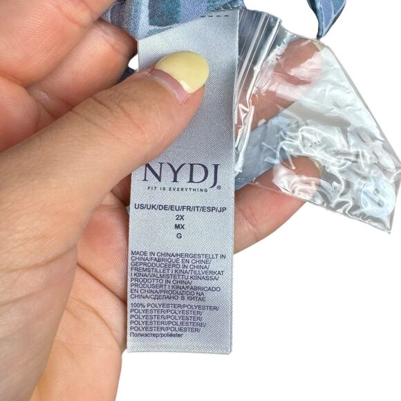 NYDJ NWT Blue Geometric Print 3/4 Sleeves Pintuck Button Up Blouse - Picture 11 of 13